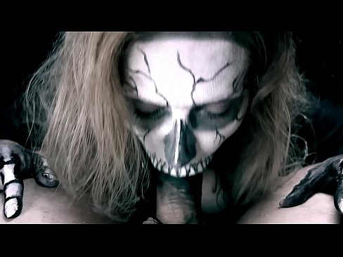 ❤️ Demoniczna dziewczyna ssąca kutasa swoimi czarnymi ustami i połykająca spermę. ❤❌ Super porn at us ❤